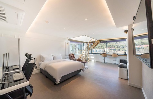 Hwaseong Hotel | Hwaseong Hotel Jebudo