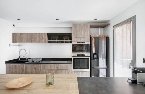 Hyeres City Centre Apartment | Hyères Centre-Les Floralies T3/Clim/Garage/balcon by HC