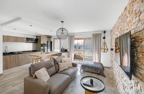 Hyeres City Centre Apartment | Hyères Centre-Les Floralies T3/Clim/Garage/balcon by HC