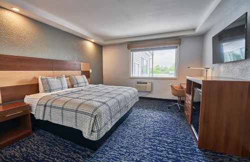 Main Street Hyannis Hotel | Hyannis Plaza Hotel
