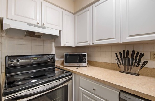 Hyde Park Apartment | Hyde Park ★ King Bed w/Office by TGH/Bayshore/UT