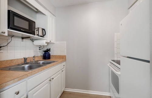 Hyde Park Apartment | Hyde Park, King Bed w/Office by Bayshore, TGH, UT
