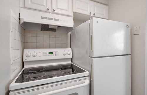 Hyde Park Apartment | Hyde Park, King Bed w/Office by Bayshore, TGH, UT