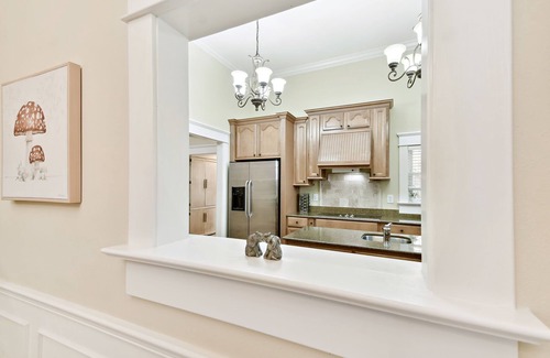 Hyde Park House | Hyde Park Location | Pet-Friendly | Gym | Sauna