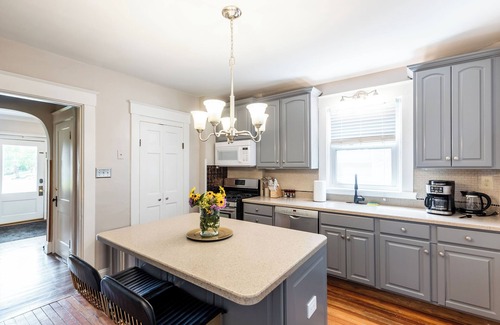 Hyde Park House | Hyde Park Lodge - Sleeps 18! Amazing home, centrally located, don't lose out!
