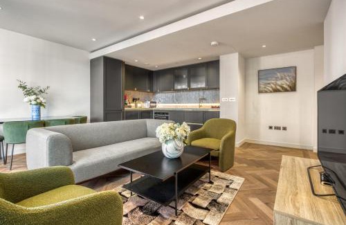 Paddington Apartment | Hyde Park Luxury 2BR 2BA Balcony