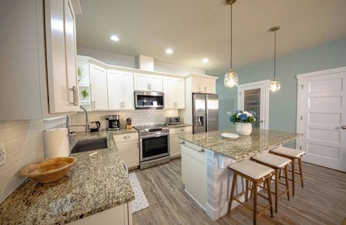 Ocean Shores House | Hydrangea Hideaway - Oyhut Bay Seaside Resort