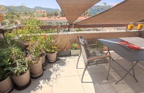 Hyeres City Centre Apartment | HYERES SUPER APPART T2 57m² Terrasse 23 m² parking privatif