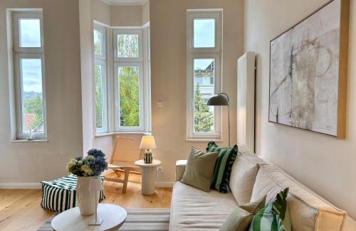 Oberdorla Apartment | HyggeLiving - NEU - LUXUS - Villa - Bergblick - 3 Balkone - Parken - 100qm