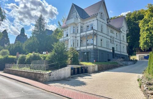 Oberdorla Apartment | HyggeLiving - NEU - LUXUS - Villa - Bergblick - 3 Balkone - Parken - 100qm