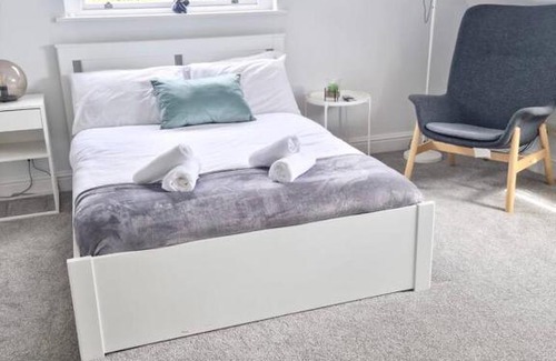 Chelmsford Apartment | Hyland Apartment by CityNest