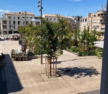 Antibes Old Town Apartment | hyper centre Antibes maison de villes 100m2 ; terrasse 20 m2