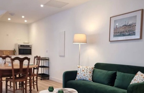Enclos Apartment | Hypolite 5 | Elegant Apartment | 80 meters from Honfleur Port | 2 guests