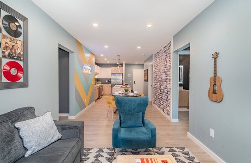 Downtown Nashville House | Hyve - Neon Nights - Pool & Gym - Walk to Broadway