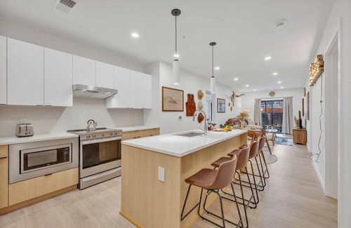 Sobro House | Hyve - Urban Yeehaw - Walk to Broadway