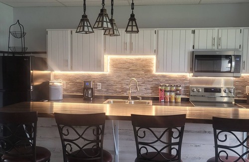 Springfield House | I-70 HELEN'S HAVEN HOUSE nWITTENBERG/CEDARVILLE UNIVERSITY Exit 54n4 BR 1.5 Bath