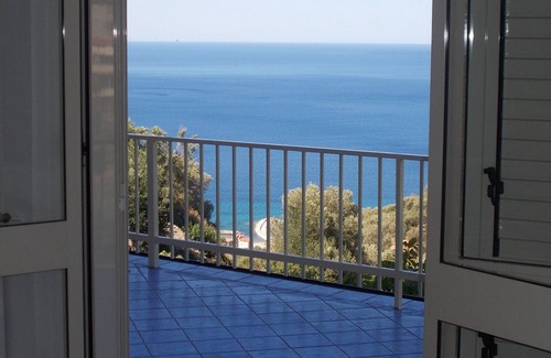 Marina di Pisciotta Apartment | I FIORI DI DONNA ESTER