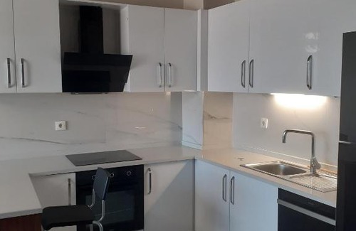 Esenyurt Apartment | İstanbul da Göl ve Şehir Manzaralı, WiFi Erişimli Muhteşem Daire
