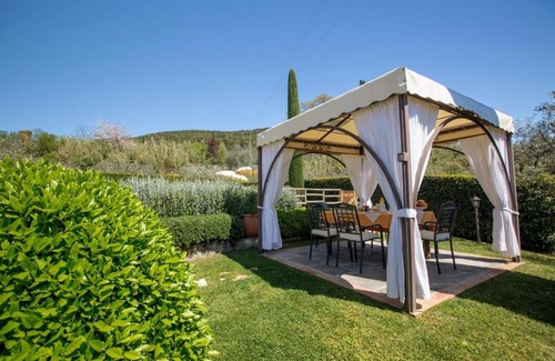 Iano Villa | Iano Villa Sleeps 8 Pool Air Con WiFi