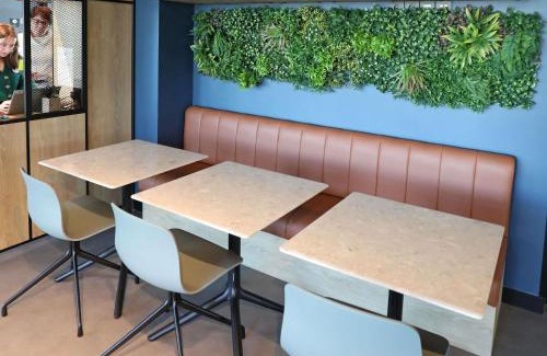 Bourgoin-Jallieu Hotel | Ibis Bourgoin Jallieu Medipole