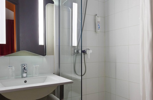 Chilly-Mazarin Hotel | ibis budget Chilly Mazarin Les Champarts