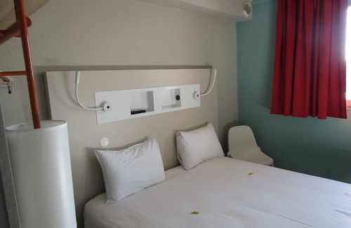 Chilly-Mazarin Hotel | ibis budget Chilly Mazarin Les Champarts