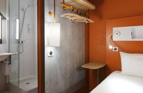 Chilly-Mazarin Hotel | ibis budget Chilly Mazarin Les Champarts
