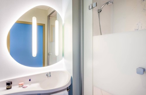 Clermont-Ferrand Hotel | ibis budget Clermont-Ferrand Le Brézet Aéroport