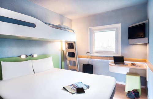Clermont-Ferrand Hotel | ibis budget Clermont-Ferrand Le Brézet Aéroport