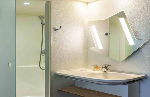 Le Kremlin-Bicetre Hotel | ibis budget Paris Porte d' Italie Ouest