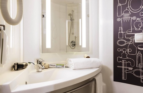 Les Termes Hotel | ibis Cannes Mandelieu