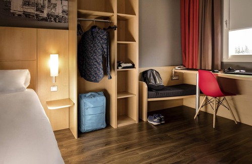 Les Termes Hotel | ibis Cannes Mandelieu