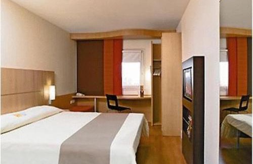 Le Pouzin Hotel | ibis Loriol Le Pouzin