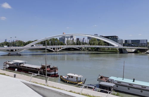 Yves Farge - Le Fleuve Hotel | Ibis Lyon Gerland Musée des Confluences