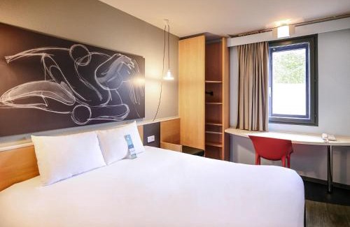 Yves Farge - Le Fleuve Hotel | ibis Lyon Gerland Musée des Confluences