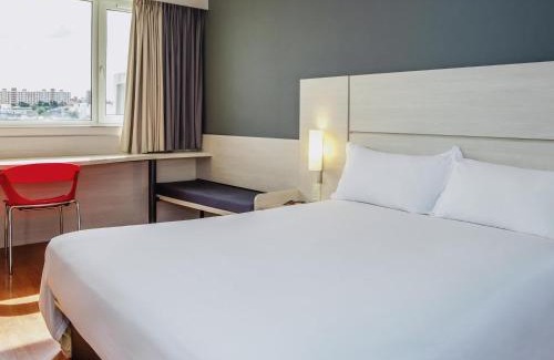 Montevideo Hotel | ibis Montevideo Rambla