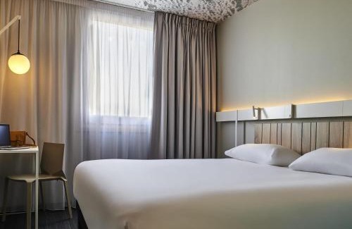 Montlhery Hotel | Ibis Montlhery Paris Sud