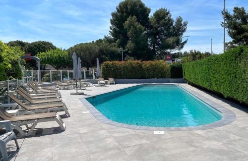 Costieres Hotel | ibis Nîmes Ouest - A9