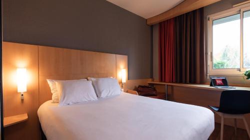 Mellac Hotel | ibis Quimperle