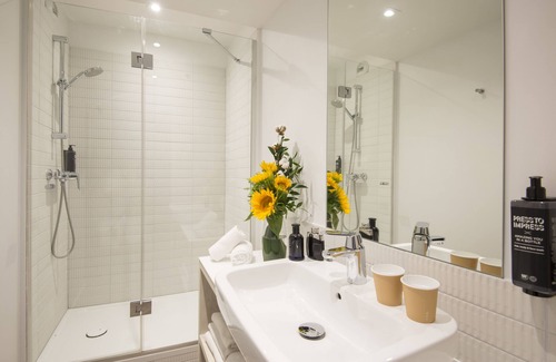 Pertuis Hotel | ibis Styles Pertuis Luberon