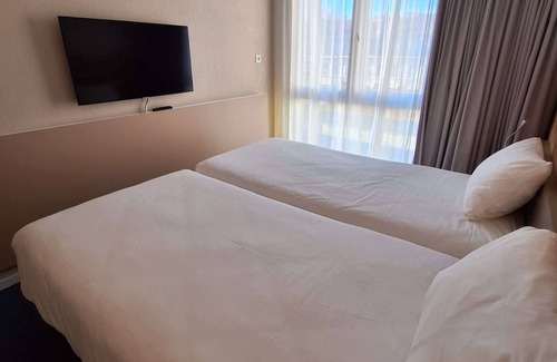 Old Town Hotel | ibis Styles Toulon Centre Port