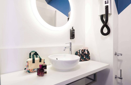 Old Town Hotel | ibis Styles Toulon Centre Port
