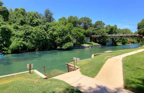 New Braunfels Apartment | IC 102 Comal Float Inn