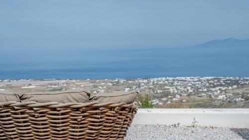 Pyrgos Apartment | Ico Santorini