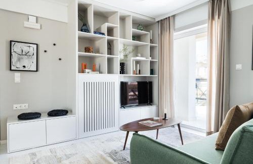 Koukaki Apartment | Iconic 1BR Apartment in Koukaki by UPSTREET