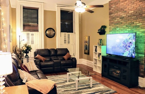 Albany Apartment | Iconic City Center Apt in Downtown | Pets Allowed
