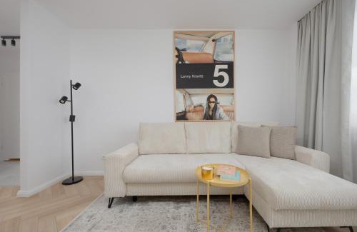 Muranow Apartment | Iconic City View by Solarento