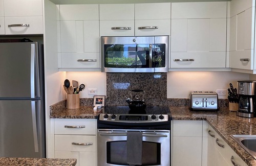 Kahaluu Bay Condo | Iconic Iron Man Inspiration! 225/nt all incl, w AC, 5 Star Lux on the Big Island