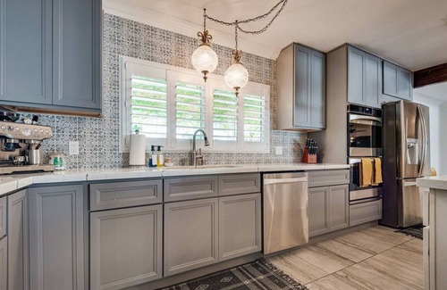 Las Vegas Apartment | Iconic Luxe Entertainment Villa: Heated Pool Sauna