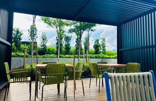 Kampung Sungai Nibong Apartment | Iconic Regency bayan lepas 42 skypool airport usm 9pax
